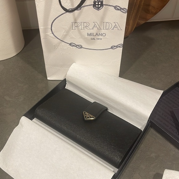 PRADA Large Saffiano and smooth leather wallet - Picture 2 of 13